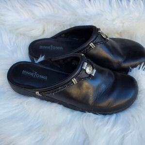 Minnetonka Black Leather ‎ Western Clogs 10